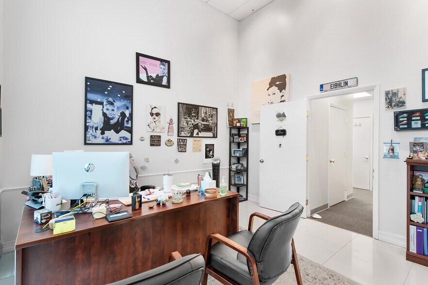 More Photos Of 1100 W Oakland Park Blvd, Wilton Manors Industrial For Lease