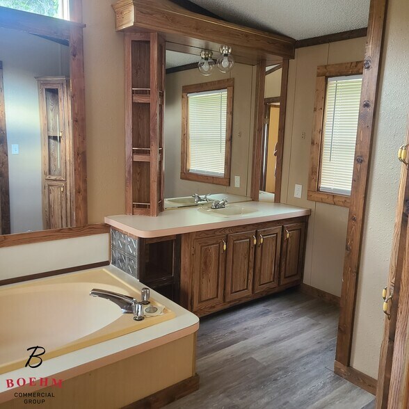 More Photos Of 138 Grey Moss Ct, Ingram Apartments For Sale