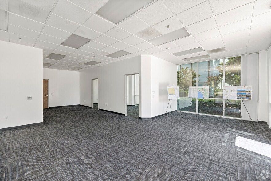 More Photos Of 3370 Enterprise Dr, Bloomington Warehouse For Lease