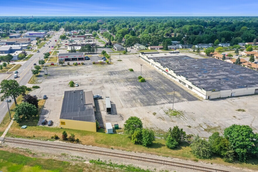 More Photos Of 2865-2885 Bay Rd, Saginaw Freestanding For Sale