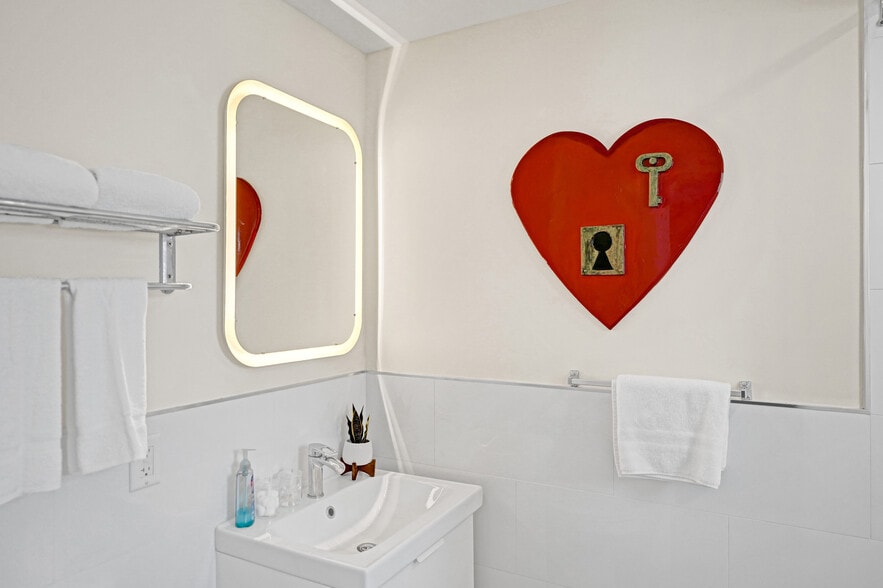 More Photos Of 3020-3024 Seville St, Fort Lauderdale Hotel For Sale