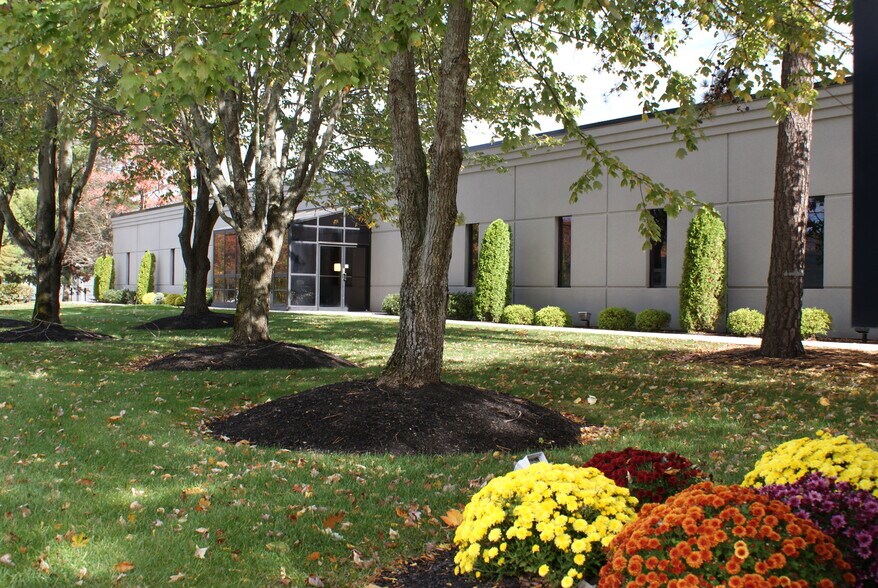 More Photos Of 19 Keewaydin Dr, Salem Research And Development For Lease