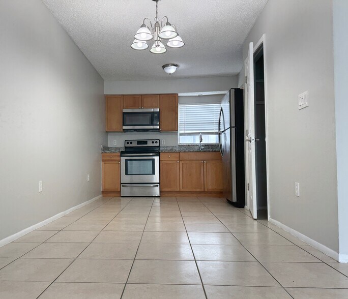 More Photos Of 2015 S Tuttle Ave, Sarasota Medical For Sale