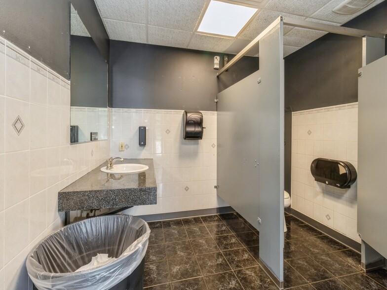 More Photos Of 6008 W Lincoln Way, Ames Restaurant For Sale