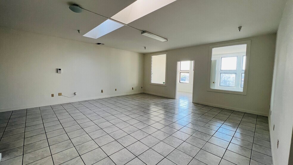 More Photos Of 324 7th St, Oakland General Retail For Sale