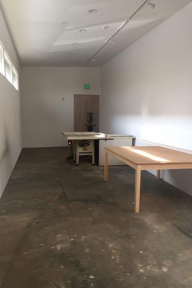 More Photos Of 2516 Daly St, Los Angeles Showroom For Lease