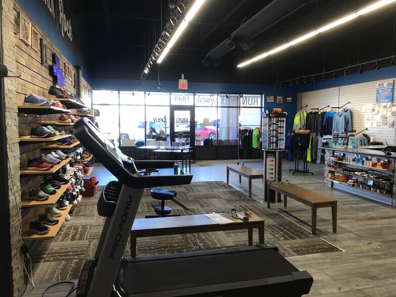 More Photos Of 1809-1859 Adams St, Mankato Storefront For Lease