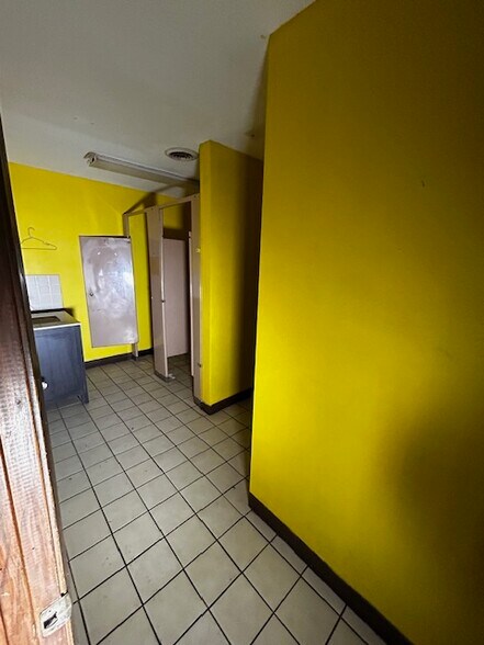 More Photos Of 2770 N Douglass St, Malden Storefront Retail Office For Sale