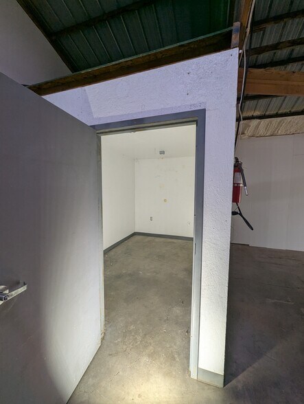 More Photos Of 2740 Echo Ln, Eugene Industrial For Lease