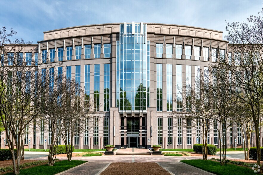 More Photos Of 2550 W Tyvola Rd, Charlotte Office For Lease