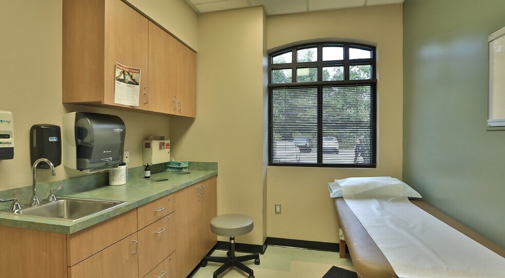More Photos Of 601 Rockmead Dr, Kingwood Medical For Sale