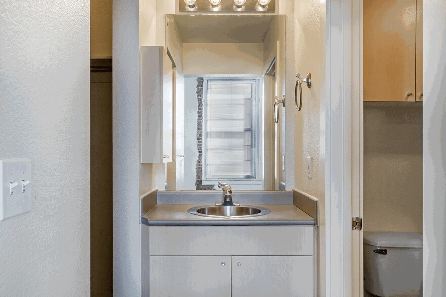 More Photos Of 1950 N Pennsylvania St, Denver Apartments For Lease