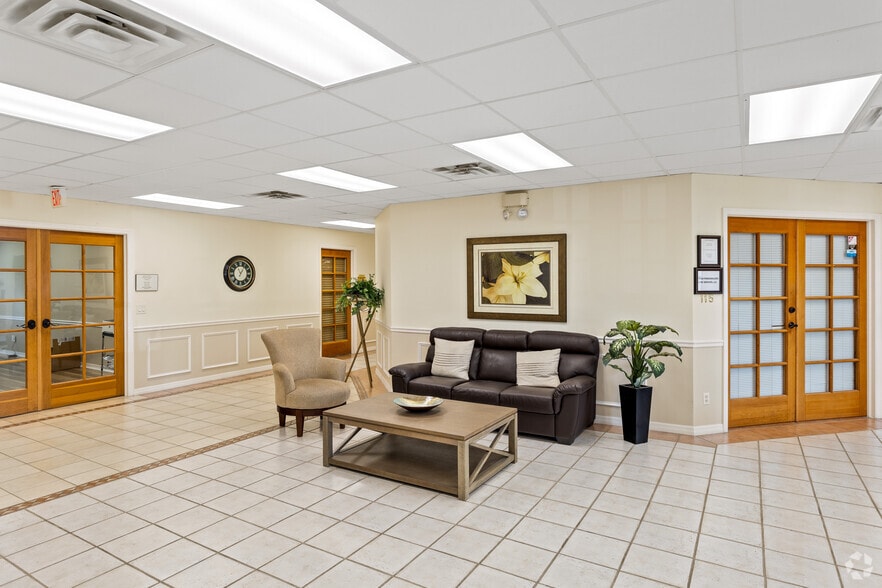 More Photos Of 145 NW Central Park Plz, Port Saint Lucie Medical For Lease