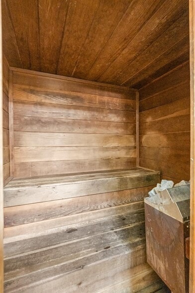 More Photos Of 110 E Franklin St, Hillsboro Health Club For Sale