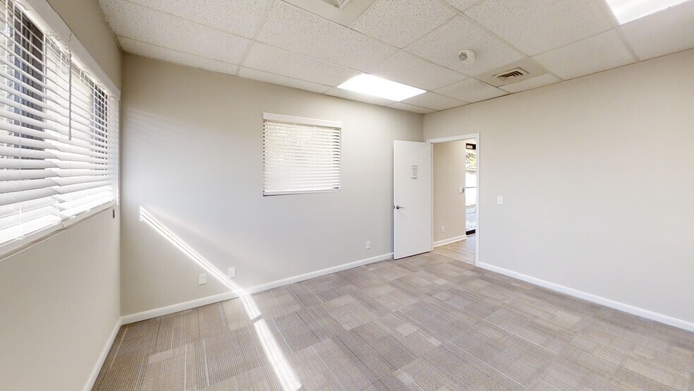 More Photos Of 2920 Edgewood Cir, Columbus Office For Lease