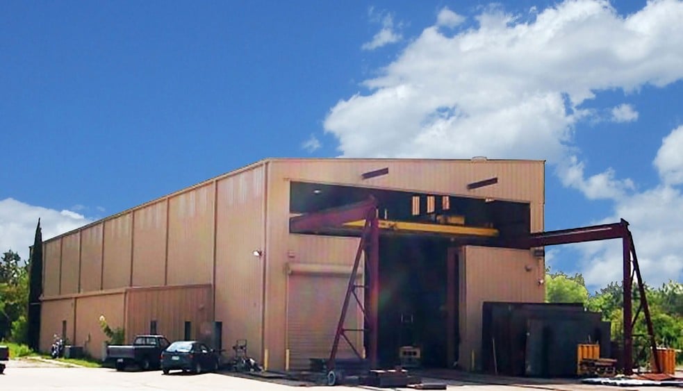 More Photos Of 7123 Romona Blvd, Houston Warehouse For Lease
