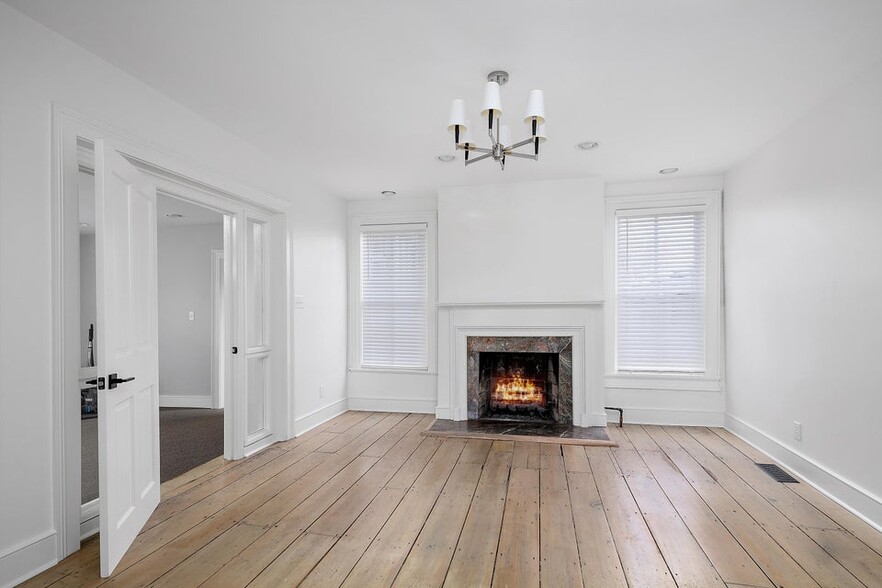 More Photos Of 640-642 W Main St, Lexington Office For Lease