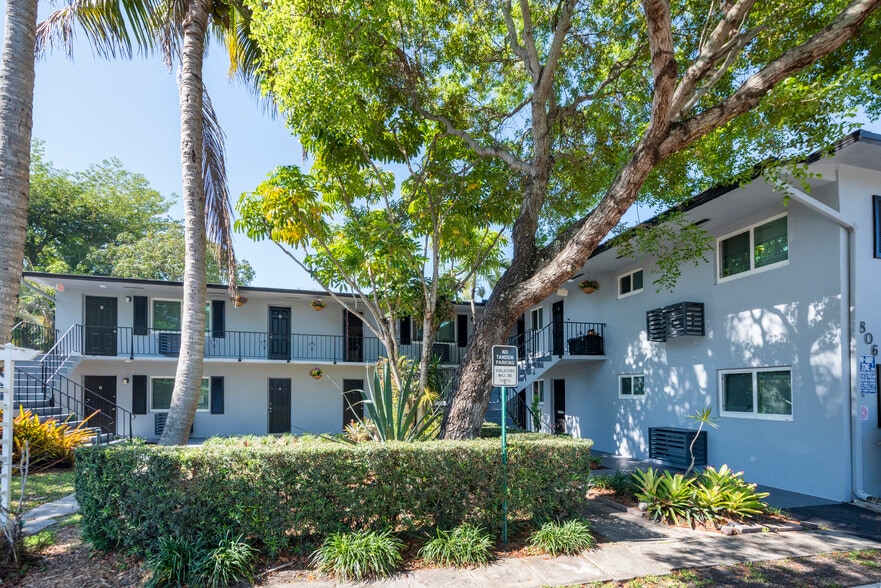 Primary Photo Of 806 NE 16th Pl, Fort Lauderdale Apartments For Sale