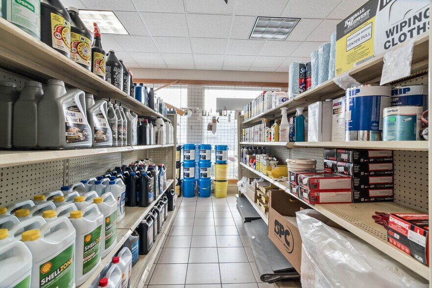 More Photos Of 3200 NW South River Dr, Miami Manufacturing For Lease
