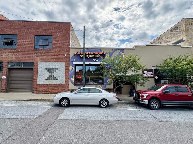 More Photos Of 188 Coxe Ave, Asheville Showroom For Lease