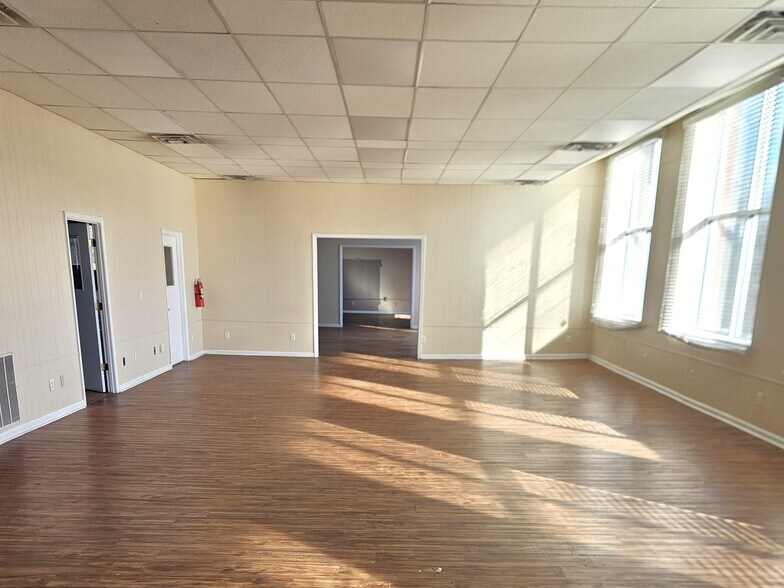 More Photos Of 342 Shelbyville Mills Rd, Shelbyville Manufacturing For Lease