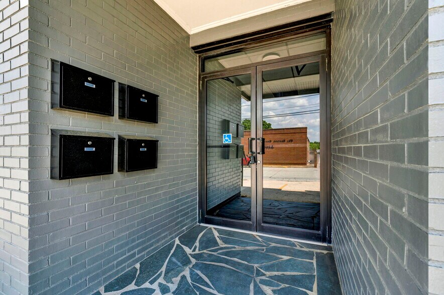 More Photos Of 221 W Laurens St, Laurens Medical For Lease