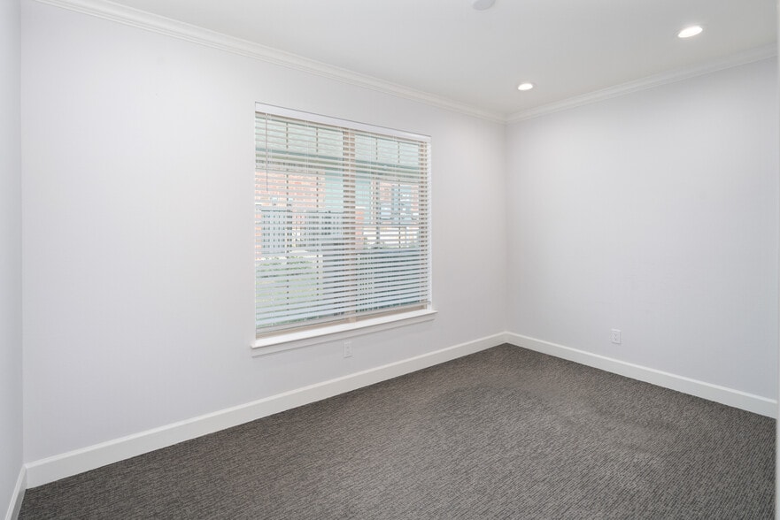 More Photos Of 8951 Collin McKinney Pky, McKinney Unknown For Lease