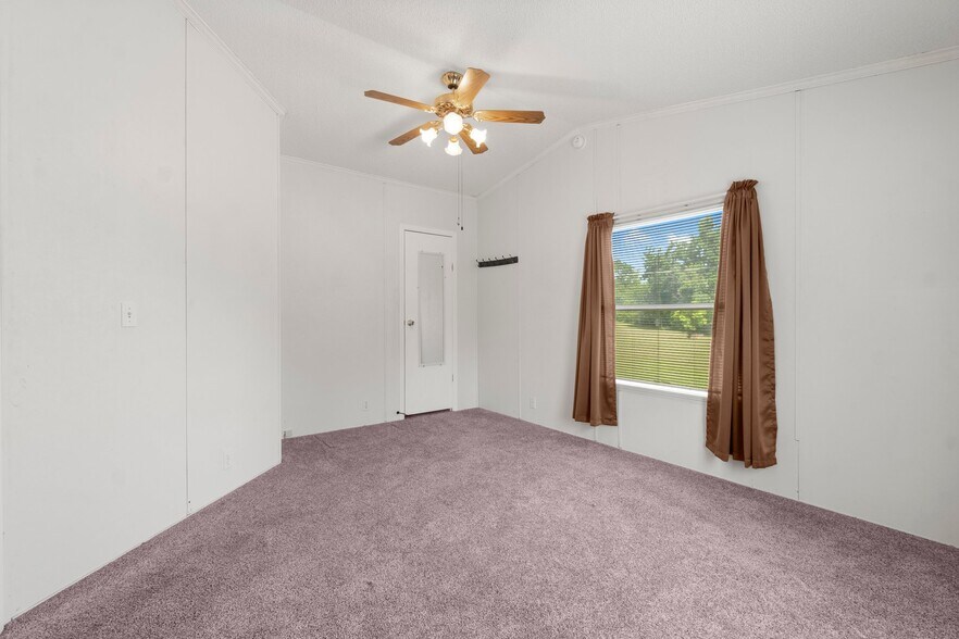 More Photos Of 3318 SH-146S, Livingston Mixed Retail For Sale