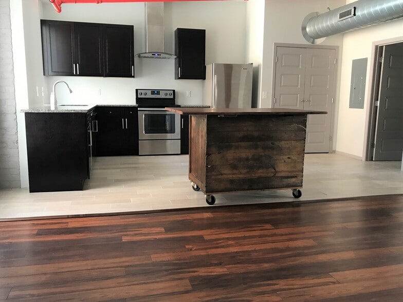 More Photos Of 2145 Central Pky, Cincinnati Flex For Sale