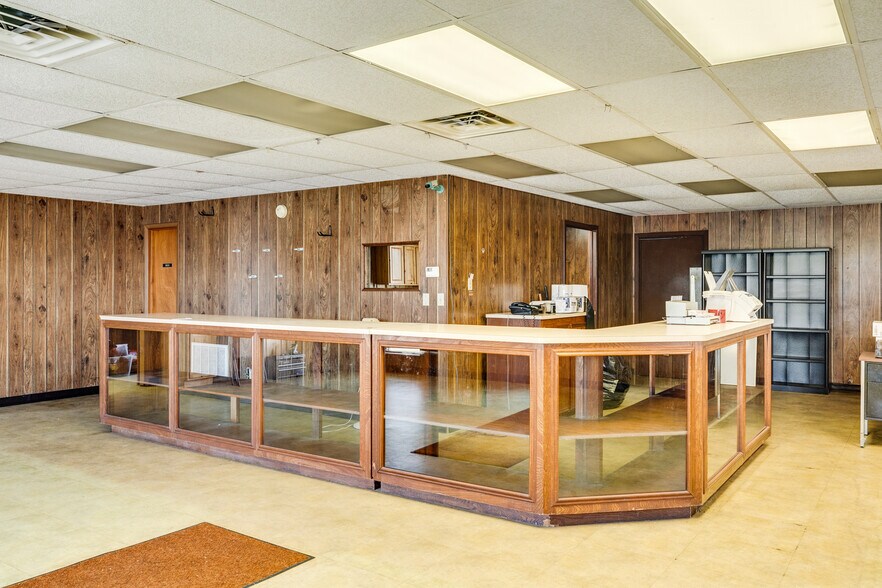 More Photos Of 6322 E Highway 332, Freeport Warehouse For Sale