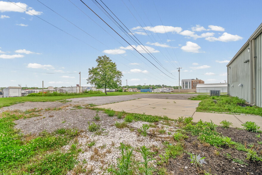 More Photos Of 1761 Jardco Dr, Clarksville Warehouse For Lease
