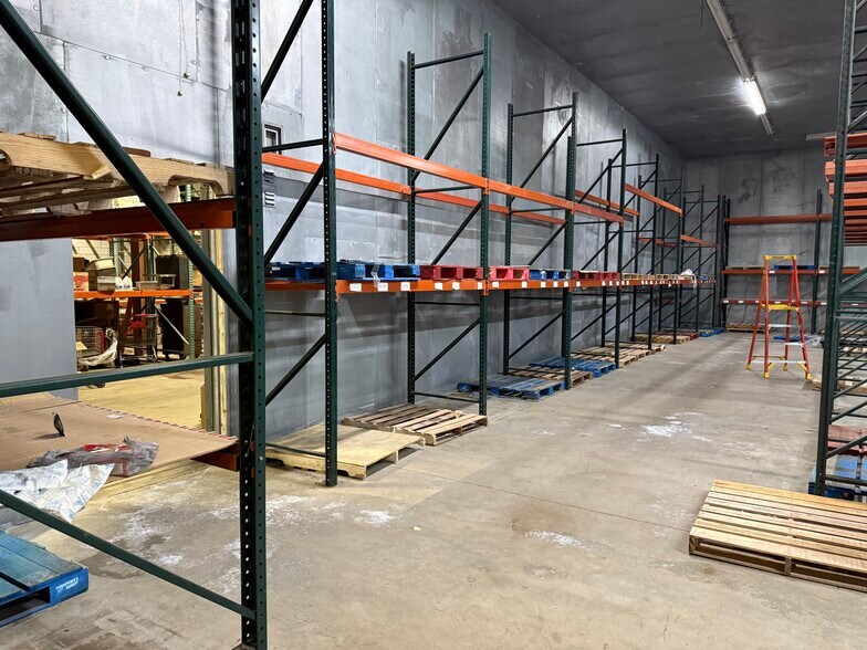 More Photos Of 479 Ferguson Rd, Dunbar Refrigeration Cold Storage For Sale