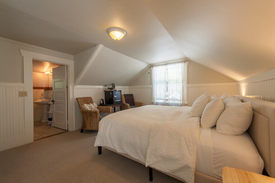 More Photos Of 2579 W Shore Dr, Lummi Island Hotel For Sale