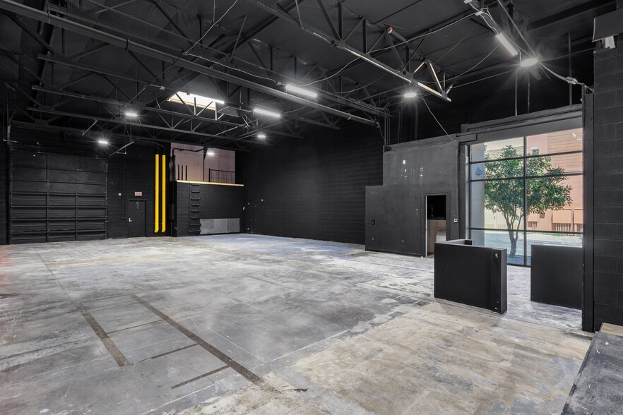 More Photos Of 7318 S 89th Pl, Mesa Showroom For Sale