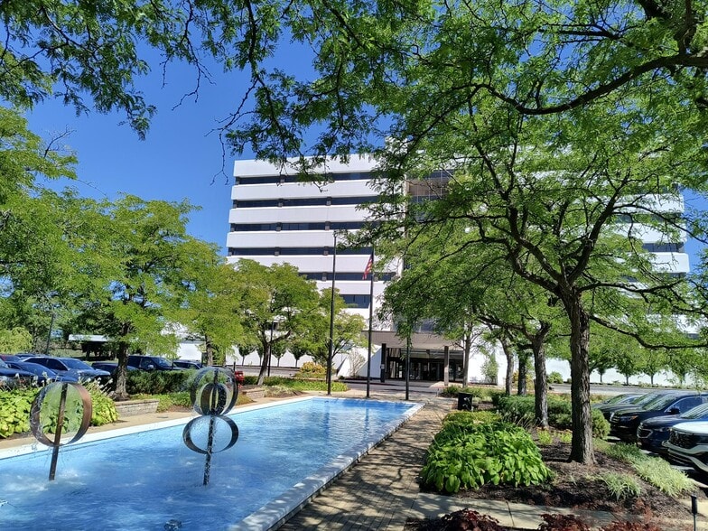 More Photos Of 8585 Broadway, Merrillville Office For Lease