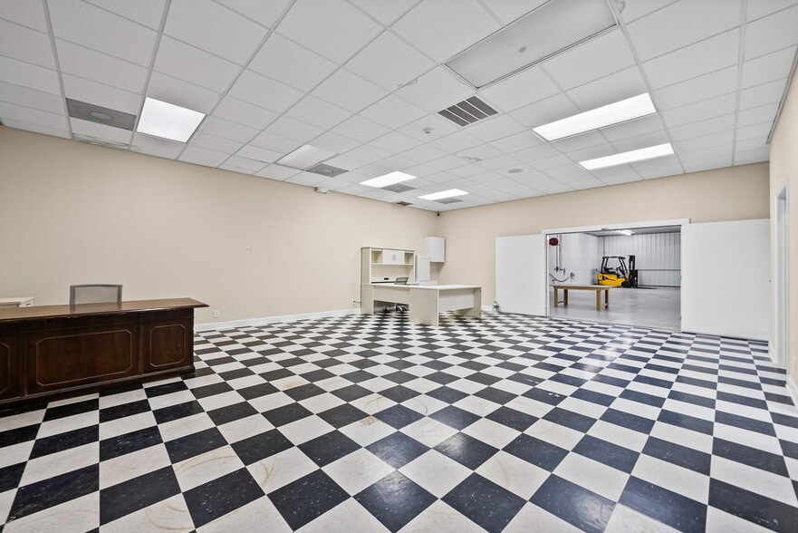 More Photos Of 1811 Alpine Dr, Clarksville Light Manufacturing For Lease