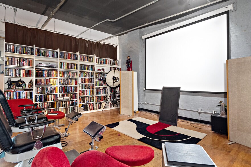 More Photos Of 2007-2009 Locust St, Saint Louis Storefront Retail Residential For Lease