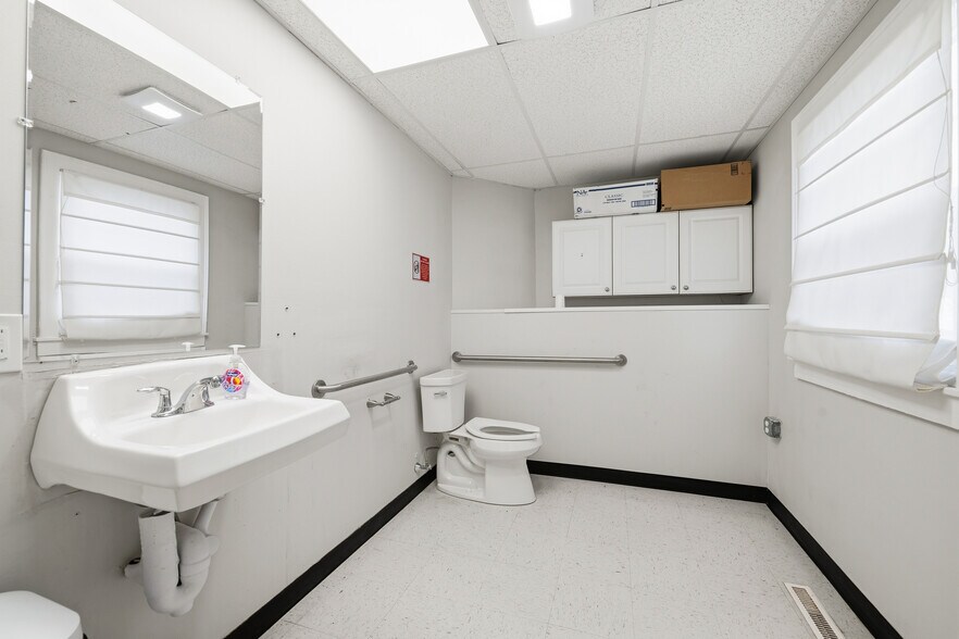 More Photos Of 47 Chelmsford St, Chelmsford Storefront Retail Residential For Sale