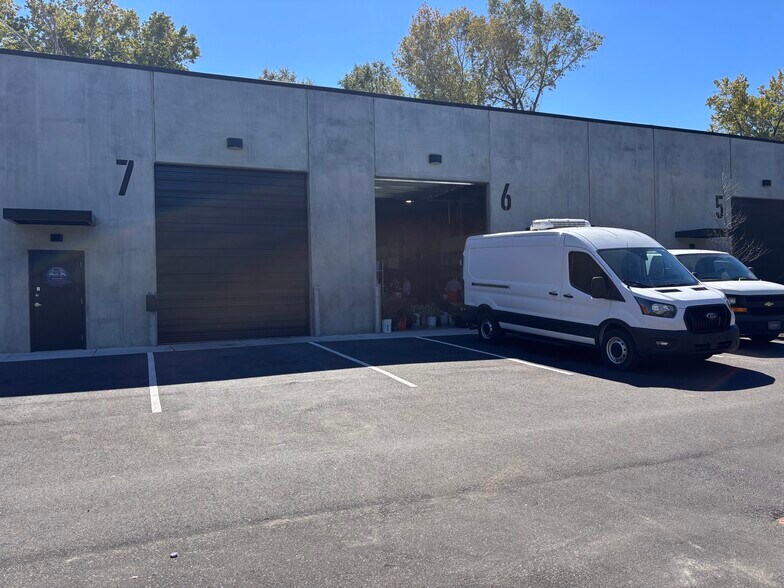 More Photos Of 6548 Ward Ave, Charleston Light Distribution For Lease