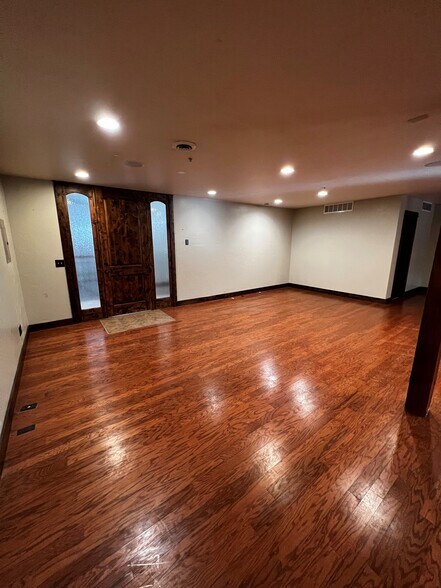 More Photos Of 11 W Main St, Belgrade Office For Lease