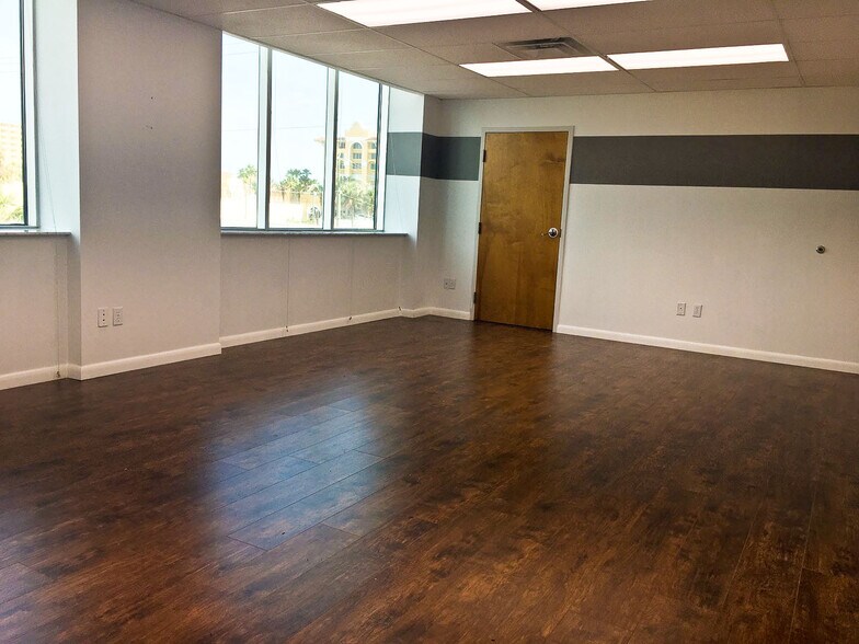 More Photos Of 501 N Grandview Ave, Daytona Beach Medical For Lease