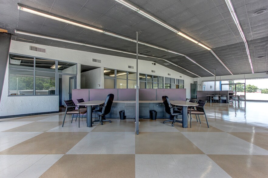 More Photos Of 709 New Franklin Rd, Lagrange Freestanding For Lease