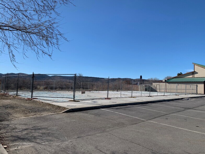 More Photos Of 2910-2920 Riverside Dr, Susanville General Retail For Lease