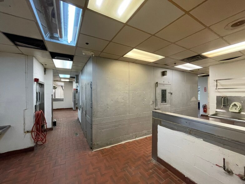 More Photos Of 364 Maine Mall Rd, South Portland Unknown For Lease