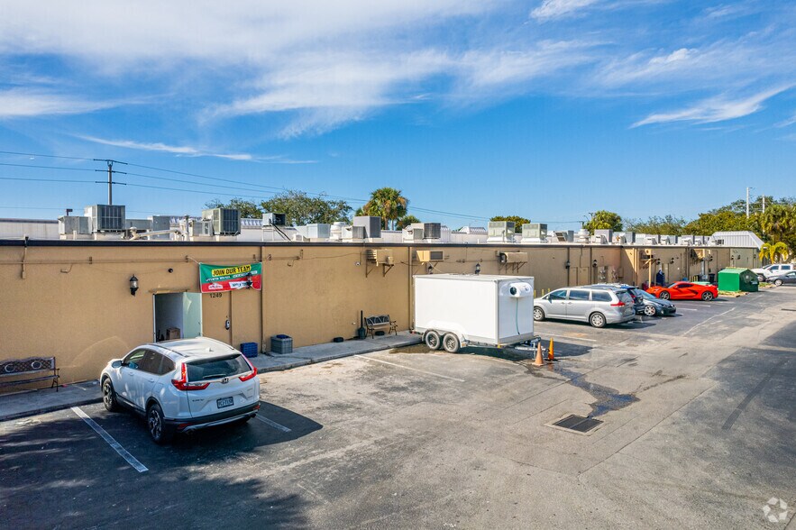 More Photos Of 1201-1275 Airport Pulling Rd S, Naples General Retail For Lease