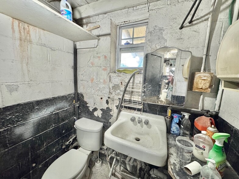 More Photos Of 1959 New York Ave, Huntington Station Auto Repair For Sale