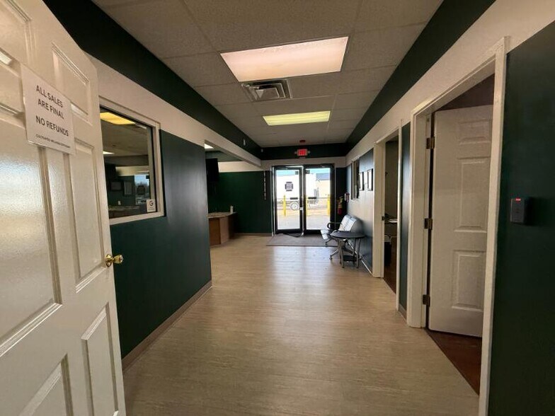 More Photos Of 794 E Main St, Tupelo Showroom For Sale