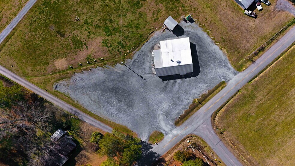 Primary Photo Of 868 County Line Rd NE, Resaca Convenience Store For Sale