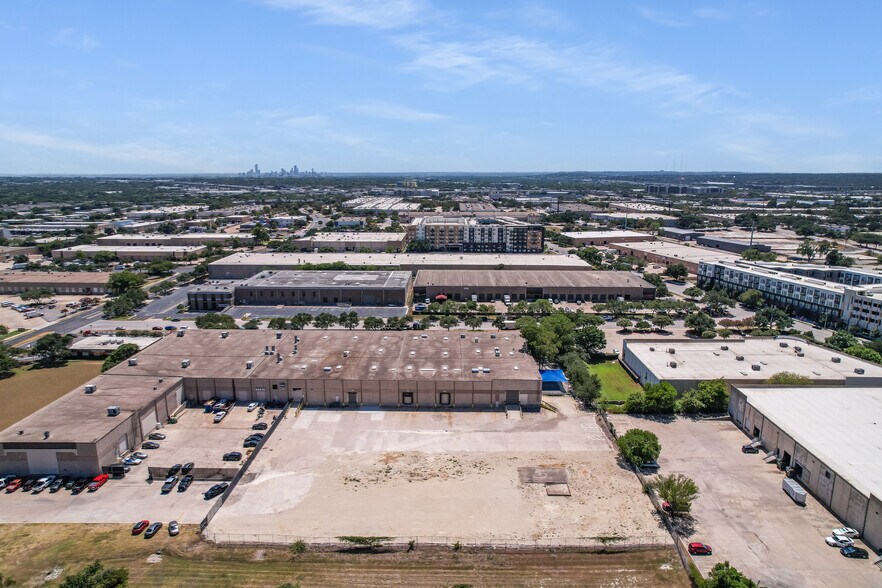 More Photos Of 10420 Metric Blvd, Austin Warehouse For Lease