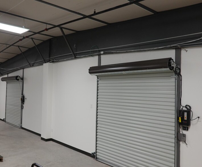 More Photos Of 21110 N Summitry Cir, Katy Warehouse For Lease